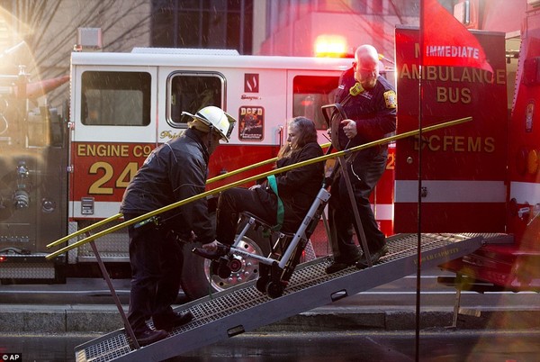 Khói bao trùm ga tàu điện ngầm ở Washington D.C, 68 người thương vong 4