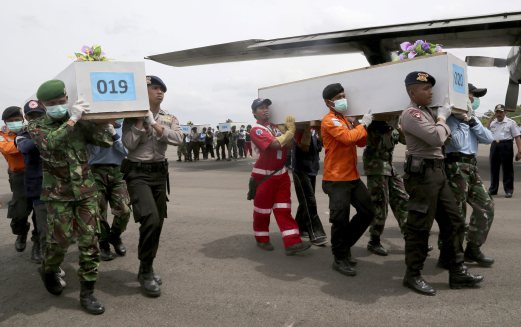 Phát hiện ra em trai có mặt trên máy bay QZ8501 nhờ ảnh “tự sướng” 1