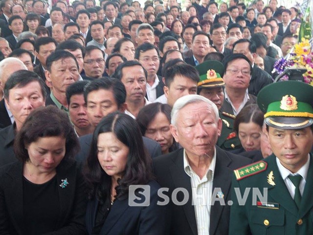 Hàng nghìn người về dự lễ truy điệu ông Nguyễn Bá Thanh 3
