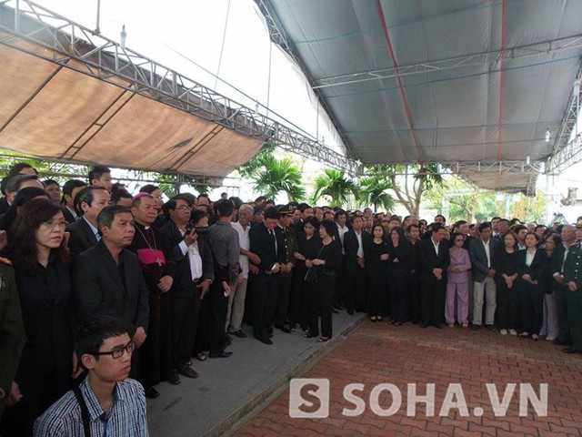 Hàng nghìn người về dự lễ truy điệu ông Nguyễn Bá Thanh 7