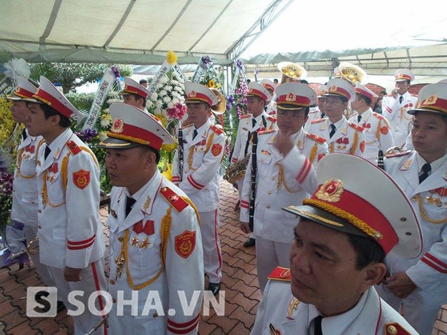 Hàng nghìn người về dự lễ truy điệu ông Nguyễn Bá Thanh 9
