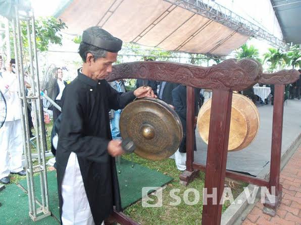 Hàng nghìn người về dự lễ truy điệu ông Nguyễn Bá Thanh 16