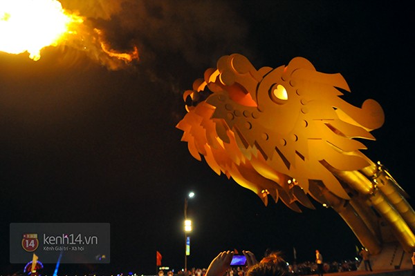 Người dân Đà Nẵng kéo nhau đi xem Người dân Đà Nẵng kéo nhau đi xem