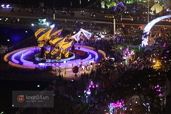 Người dân Đà Nẵng kéo nhau đi xem Người dân Đà Nẵng kéo nhau đi xem