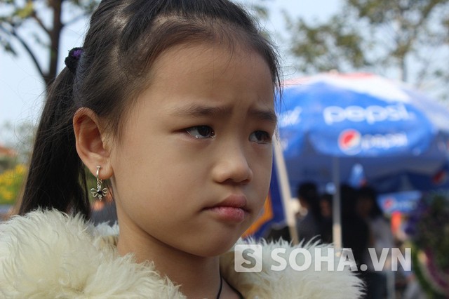 Người dân quỳ khóc thảm thiết khi vào viếng ông Nguyễn Bá Thanh 8