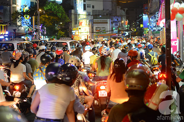 Người dân Sài Gòn đi chơi nghỉ lễ 9