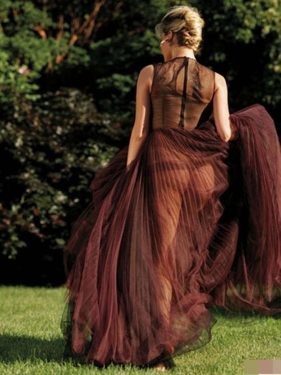 Kate Upton bán nude nóng bỏng trên Vogue  14