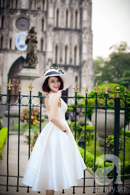 Ngỡ ngàng với bộ ảnh quý cô Sài Gòn lãng mạn bên hoa loa kèn tháng 4 Ngỡ ngàng với bộ ảnh quý cô Sài Gòn lãng mạn bên hoa loa kèn tháng 4
