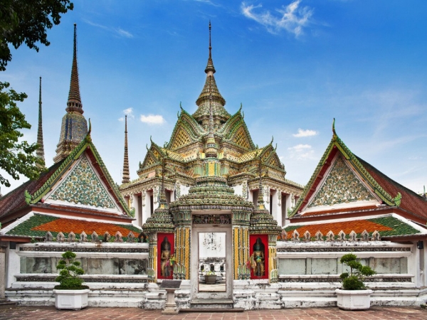 Những ngôi chùa long lanh giữa lòng Đông Nam Á 1
