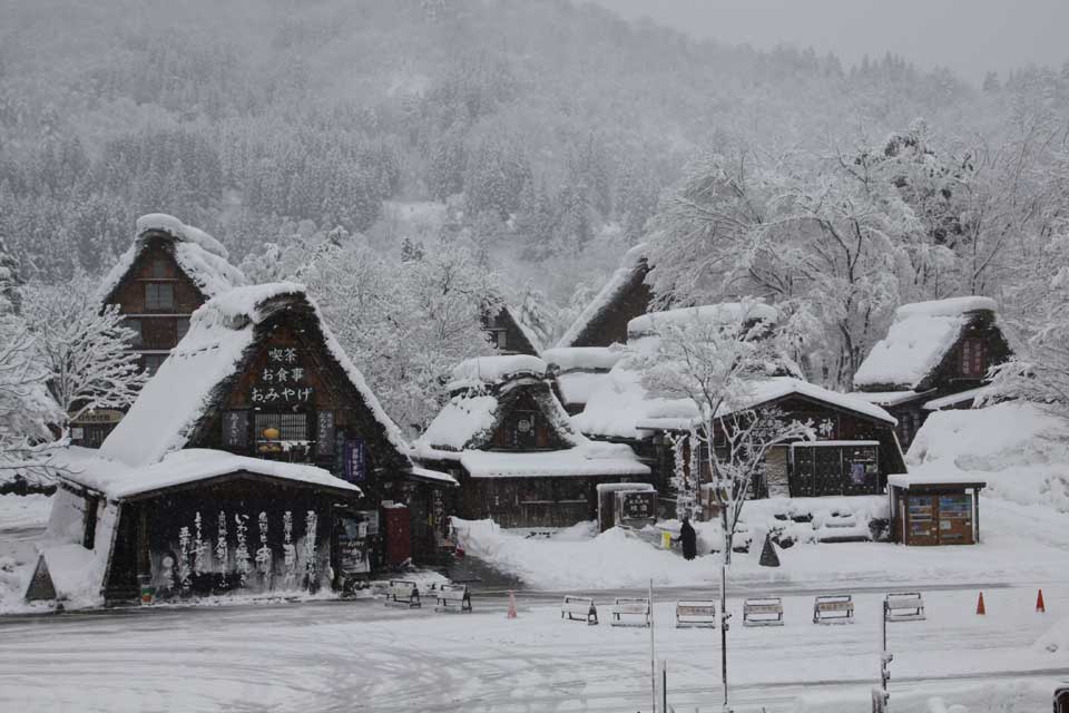 Ngôi làng cổ Shirakawa đẹp tuyệt trong tuyết trắng 1