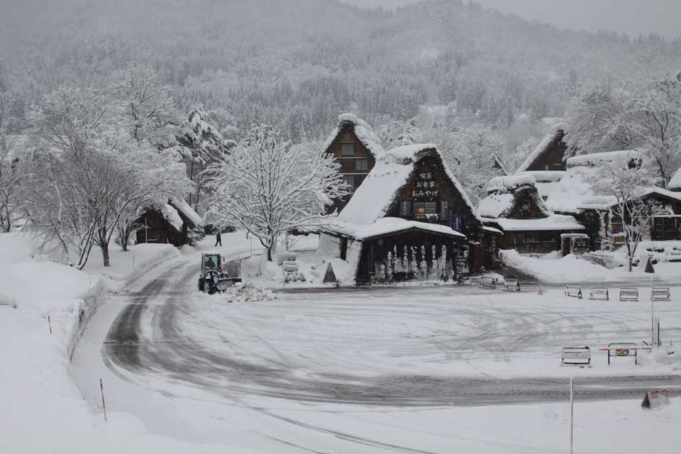 Ngôi làng cổ Shirakawa đẹp tuyệt trong tuyết trắng 2