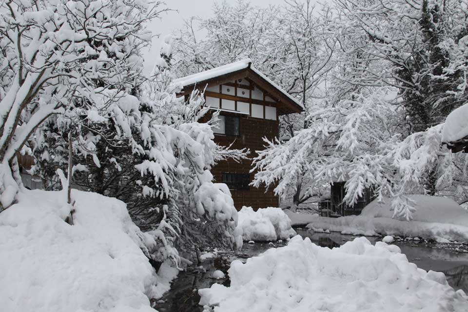 Ngôi làng cổ Shirakawa đẹp tuyệt trong tuyết trắng 5
