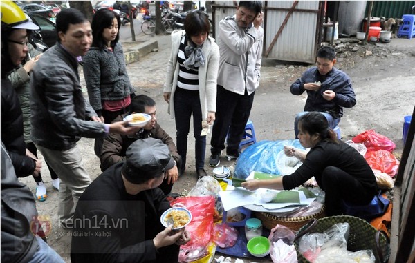 Xôi xéo Hàng Bài - Gánh xôi vỉa hè của những người Hà Nội 