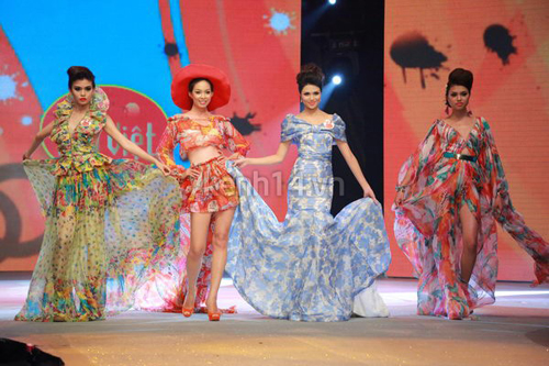 Sao Việt đua nhau ra dòng sản phẩm thời trang của riêng mình  28
