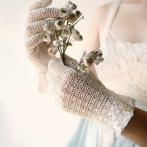 Găng tay quý phái cho cô dâu mùa đông 18