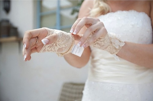 Găng tay quý phái cho cô dâu mùa đông 21