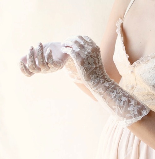 Găng tay quý phái cho cô dâu mùa đông 22
