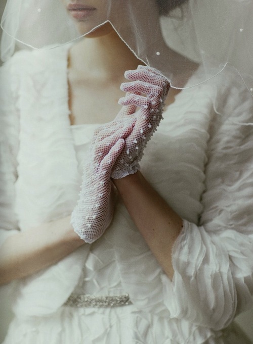 Găng tay quý phái cho cô dâu mùa đông 23