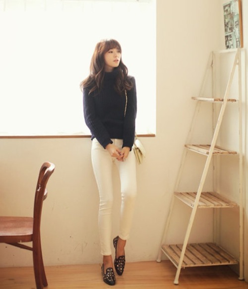 Ng&agrave;y lạnh, mặc g&igrave; c&ugrave;ng quần jeans trắng 1