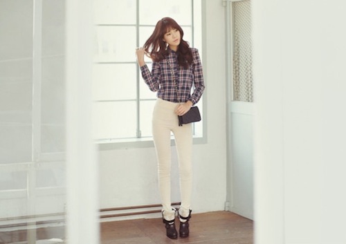 Ng&agrave;y lạnh, mặc g&igrave; c&ugrave;ng quần jeans trắng 16