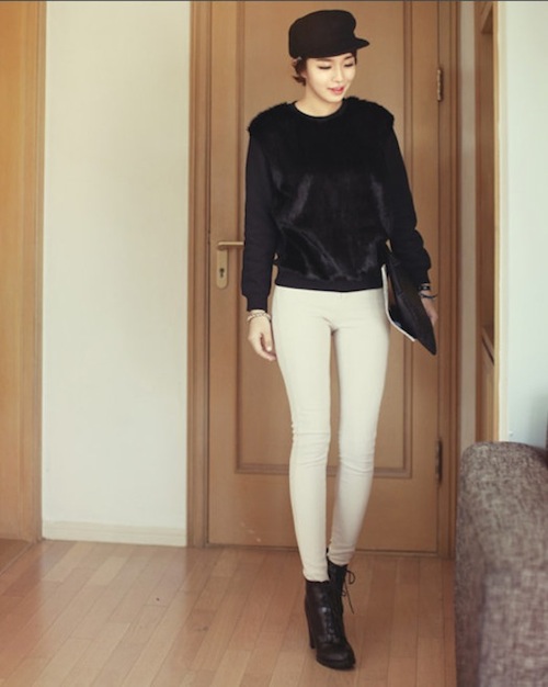 Ng&agrave;y lạnh, mặc g&igrave; c&ugrave;ng quần jeans trắng 6