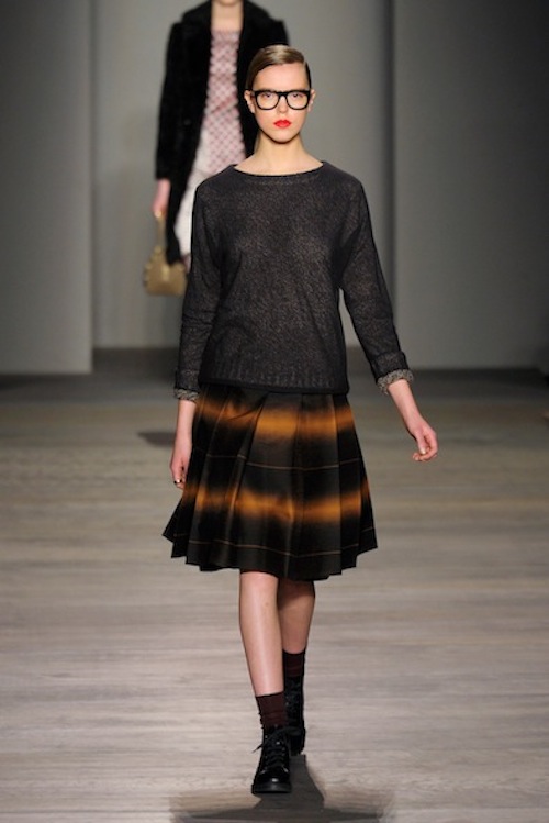 Dirndl skirt - xu hướng váy hoàn hảo cho phái đẹp công sở 2