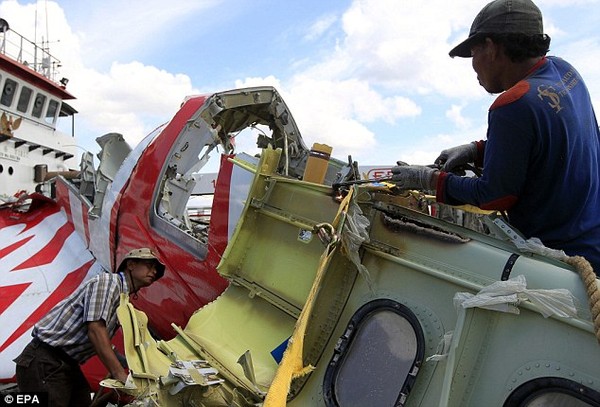 Máy bay QZ8501 tăng độ cao quá nhanh trước khi bị khựng lại và rơi xuống biển 3