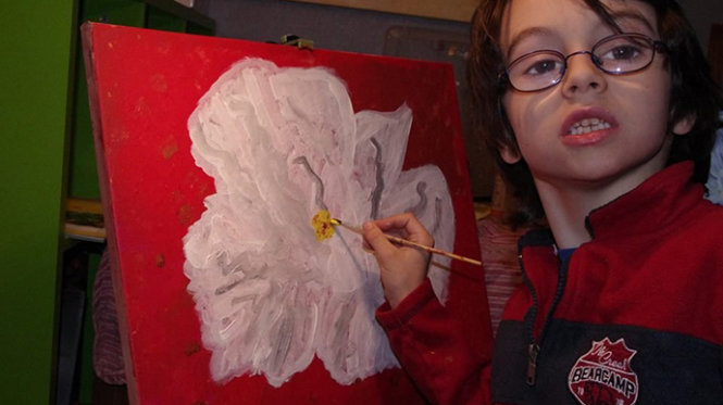 6 tuổi vẽ tranh làm từ thiện cho trẻ em khu ổ chuột 1