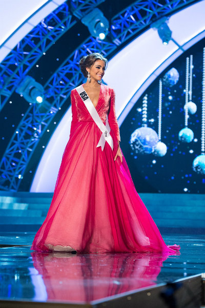 Cô gái thích bánh đậu xanh VN đăng quang Hoa hậu Hoàn vũ  39