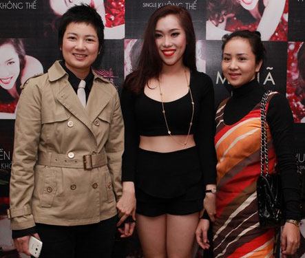 Thúy Vinh bất ngờ xuất hiện thon gọn sau sinh 3 Thúy Vinh bất ngờ xuất hiện thon gọn sau sinh 3