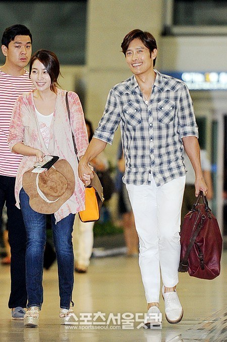 Vợ chồng Lee Byung Hun lên đường đi nghỉ trăng mật 3