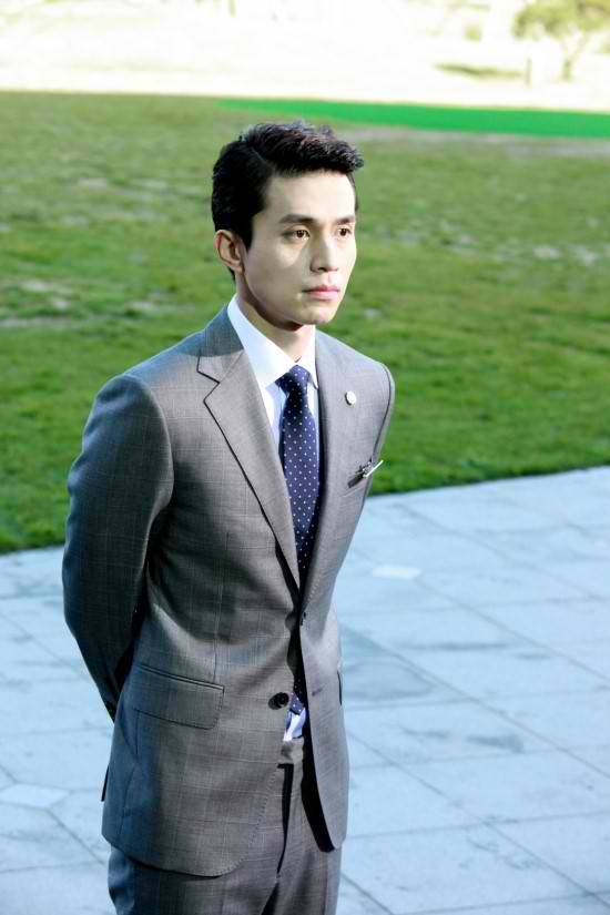 Fan "Hotel King" lo lắng Lee Dong Wook giảm cân quá đà 2