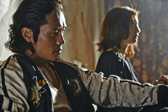 Lee Byung Hun vẫn chăm chỉ đóng phim giữa Lee Byung Hun vẫn chăm chỉ đóng phim giữa