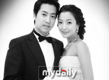 Kim Hee Sun hôn chồng ngay lần gặp đầu tiên  2