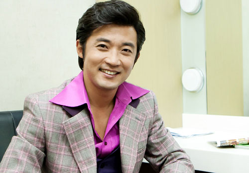 Ahn Jae Wook nhập viện phẫu thuật vì xuất huyết não  1