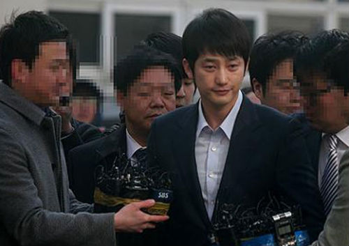 Mẹ Park Shi Hoo bí mật gặp bố nạn nhân bị cưỡng dâm  1