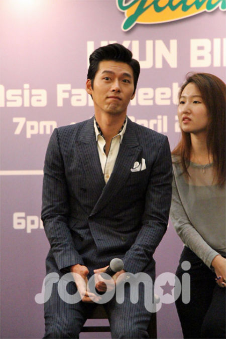 Hyun Bin nhận được lời cầu hôn bất ngờ từ fan nữ  3