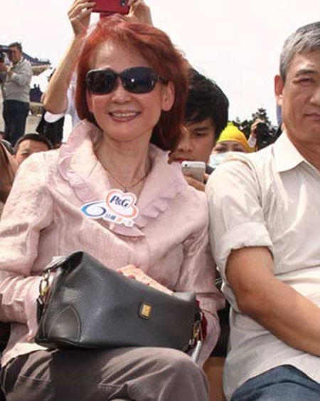 Lâm Chí Linh bị áp lực cưới xin từ bố mẹ  2