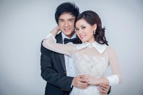 Những &ocirc;ng chồng nổi tiếng chiều vợ nhất showbiz Việt 3