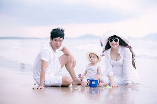 Những &ocirc;ng chồng nổi tiếng chiều vợ nhất showbiz Việt 5