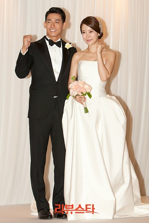 “Nữ hoàng nhạc phim” Baek Ji Young xinh đẹp trong ngày cưới  6