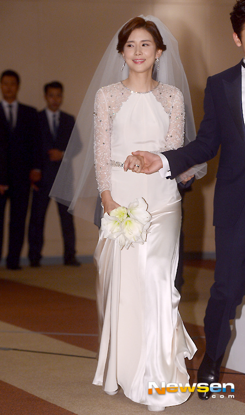 Váy cưới Hàn Quốc Young Bridal