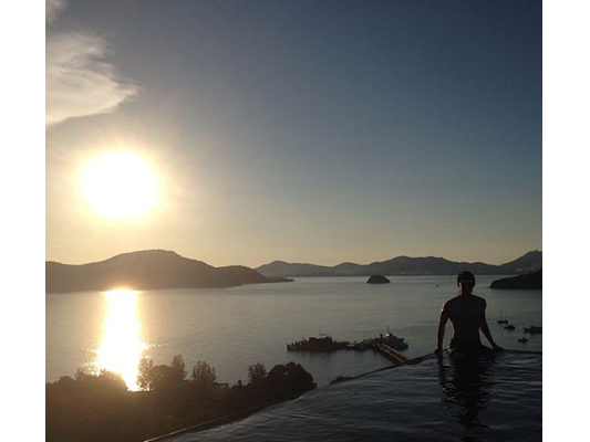 Th&agrave;nh vi&ecirc;n F4 khoe ảnh vợ mới cưới gợi cảm với bikini  3