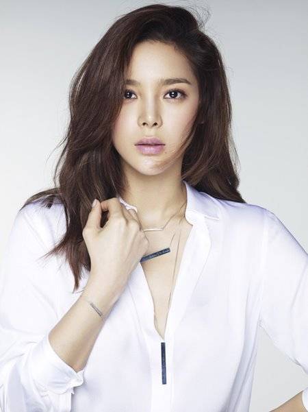 “Hoa hậu dao kéo” Park Si Yeon chuẩn bị sinh con thứ 2