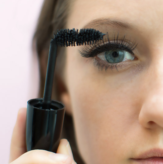 10 mẹo cơ bản giúp bạn sử dụng mascara dễ dàng, hiệu quả hơn 2