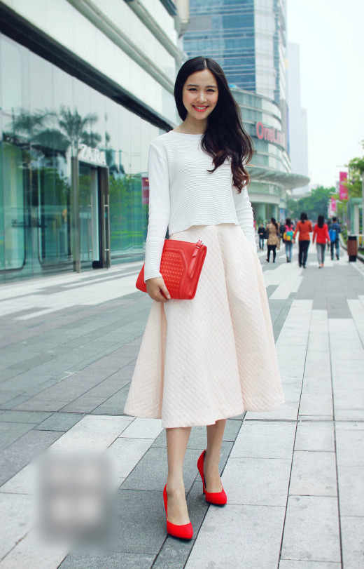 Sắc màu tươi tắn tràn ngập street style đầu năm của phái đẹp châu Á 6 Sắc màu tươi tắn tràn ngập street style đầu năm của phái đẹp châu Á 6