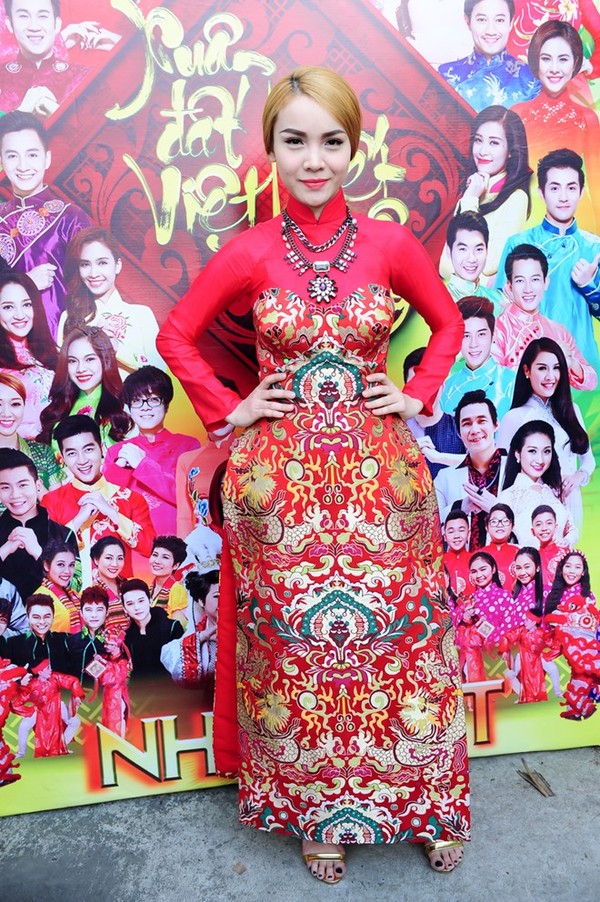 Sao Việt muôn màu muôn vẻ với áo dài đón Tết 2015 27