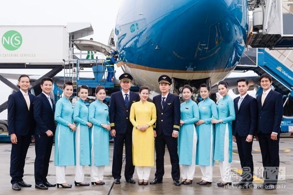Báo Trung lên tiếng khen ngợi đồng phục mới của Vietnam Airlines 8