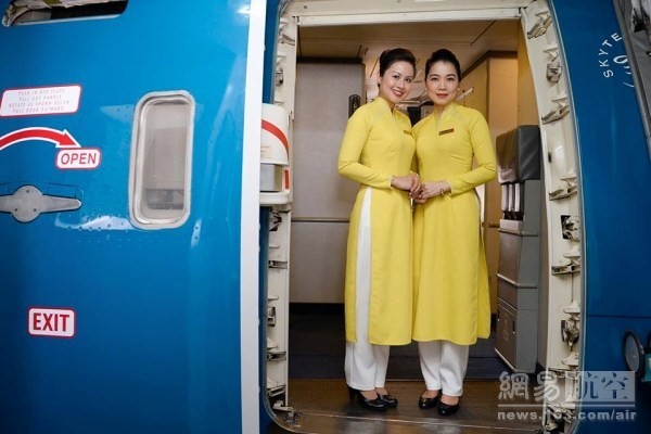 Báo Trung lên tiếng khen ngợi đồng phục mới của Vietnam Airlines 9
