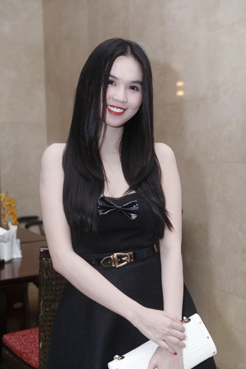 Ngọc Trinh trang điểm xấu 